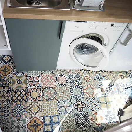 Private With Bathroom In Sunny Flat Alloggio in famiglia *